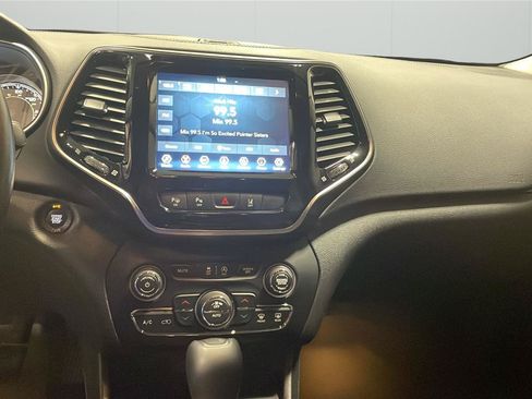 Used 2020 Jeep Cherokee Limited w/ Technology Group AWD/4WD image 17