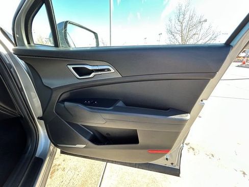 Used 2024 Kia Sportage LX image 28