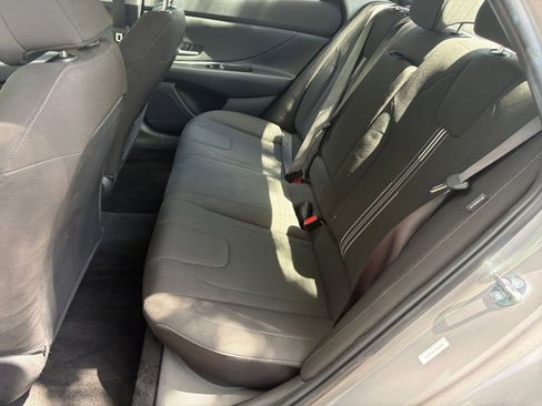Used 2025 Hyundai Elantra SEL FWD image 38