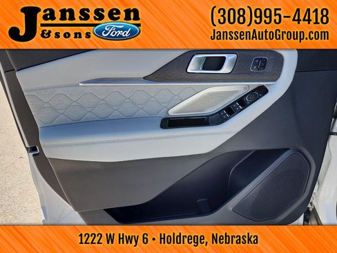 Used 2025 Ford Explorer Platinum w/ Ultimate Package AWD/4WD image 22