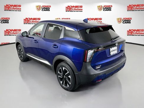 Used 2025 Nissan Kicks SV AWD/4WD image 2