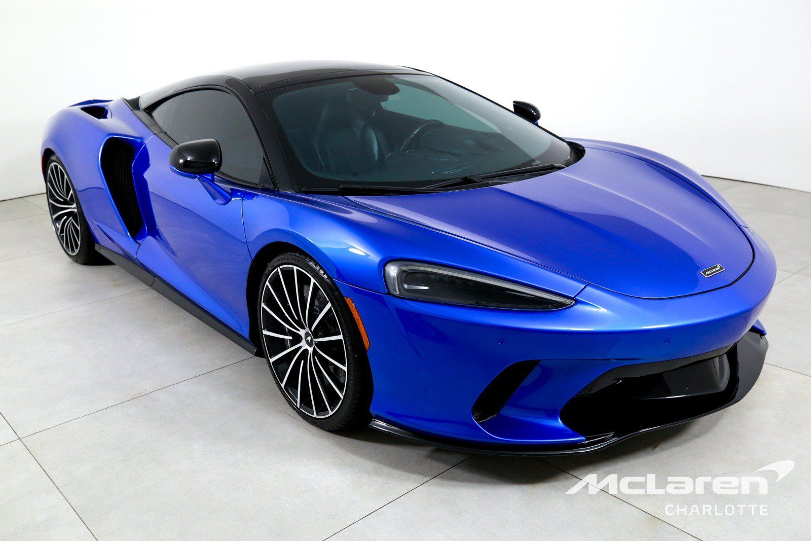 Used 2021 McLaren GT RWD image 3
