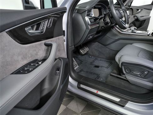Used 2022 Audi SQ7 Premium Plus w/ SQ7 Executive Package AWD/4WD image 8