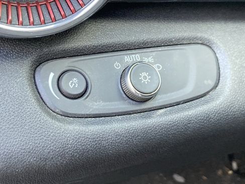 Used 2025 Chevrolet Trax RS w/ Sunroof Package image 20