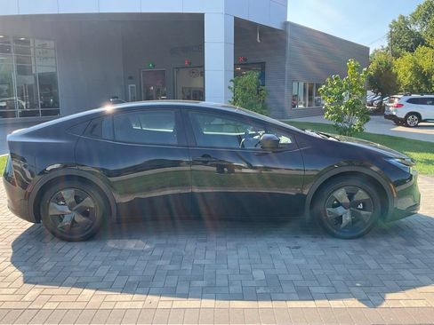 Used 2025 Toyota Prius LE FWD image 8