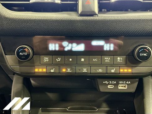 Used 2026 Subaru Outback Limited AWD/4WD image 17