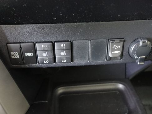 Used 2016 Toyota RAV4 Limited AWD/4WD image 17