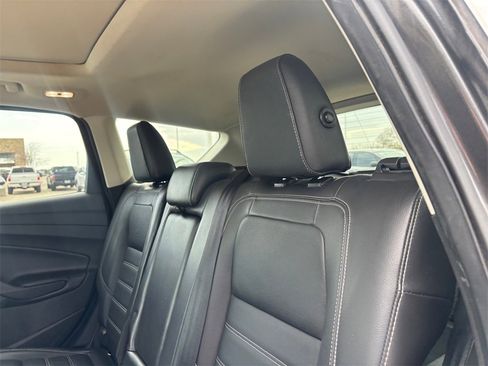 Used 2019 Ford Escape Titanium image 32