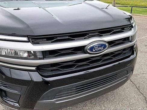 Used 2024 Ford Expedition XLT RWD image 31