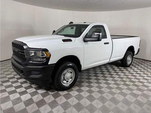 Used 2024 RAM 2500 Big Horn AWD/4WD image 1