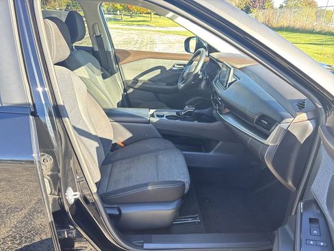 Used 2023 Nissan Rogue SV image 25