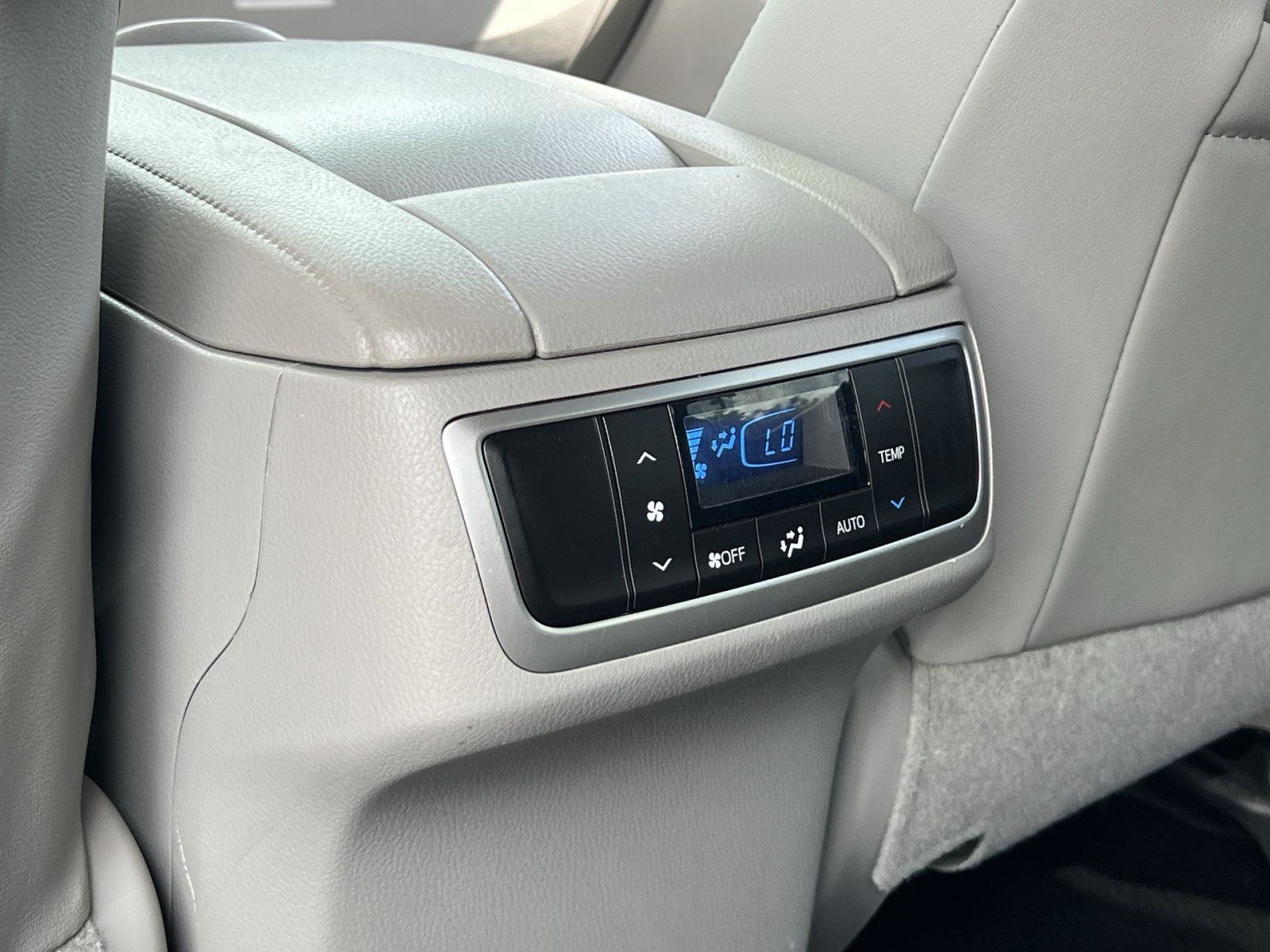 Used 2019 Toyota Highlander Limited AWD/4WD image 40