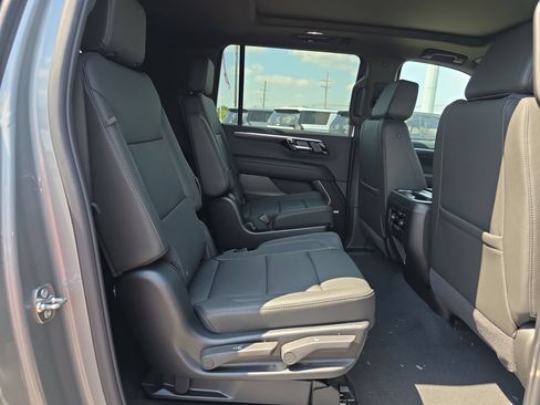 New 2026 Chevrolet Suburban Z71 w/ Z71 Off-Road Package AWD/4WD image 15