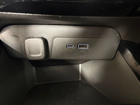 Used 2025 Chevrolet Trax LT FWD image 31