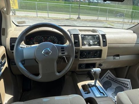 Used 2007 Nissan Frontier SE w/ SE Value Truck Pkg AWD/4WD image 13