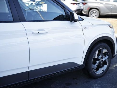 Used 2025 Hyundai Venue SEL FWD image 8