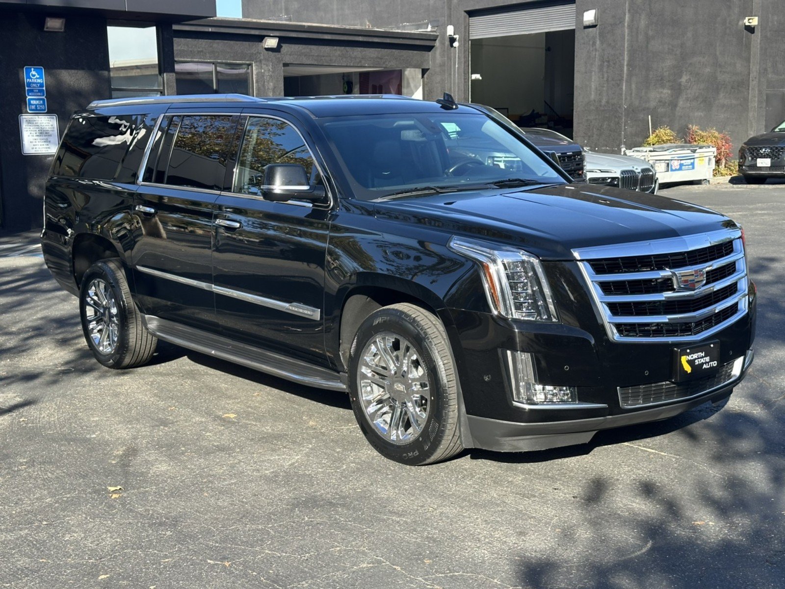 Used 2020 Cadillac Escalade ESV 2WD image 7