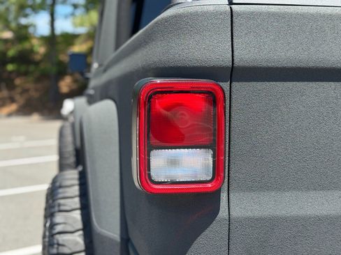 Used 2022 Jeep Gladiator Sport AWD/4WD image 27