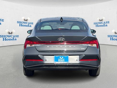 Used 2024 Hyundai Elantra Limited image 7
