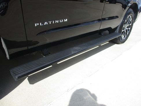 Used 2025 Ford Expedition Platinum AWD/4WD image 12