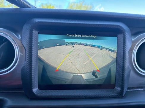 Used 2020 Jeep Wrangler Unlimited Sahara w/ Uconnect 4C Nav & Sound Group AWD/4WD image 22