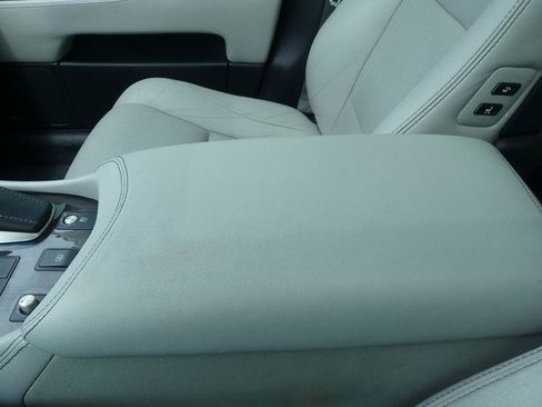 Used 2014 Lexus LS 460 w/ Comfort Package RWD image 32