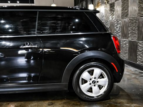 Used 2021 MINI Cooper 2-Door Hardtop FWD image 13