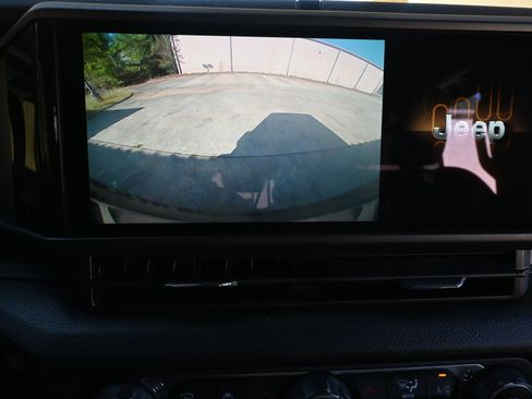 Used 2024 Jeep Wrangler Sport S image 25