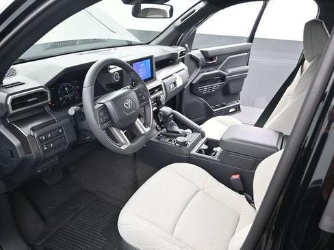 New 2026 Toyota 4Runner SR5 AWD/4WD image 4