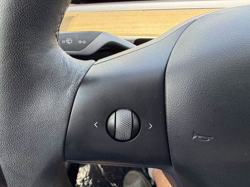 Used 2023 Tesla Model Y Long Range AWD/4WD image 28