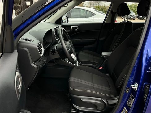 Used 2025 Hyundai Venue SEL image 10
