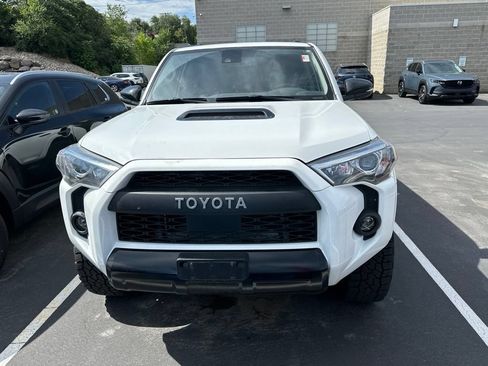Used 2021 Toyota 4Runner Venture w/ Moonroof Package AWD/4WD image 2