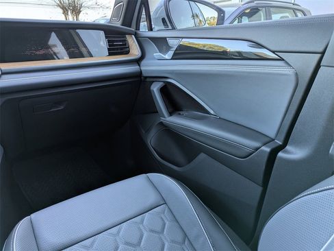 Certified 2026 Volkswagen Tiguan SEL R-Line image 22