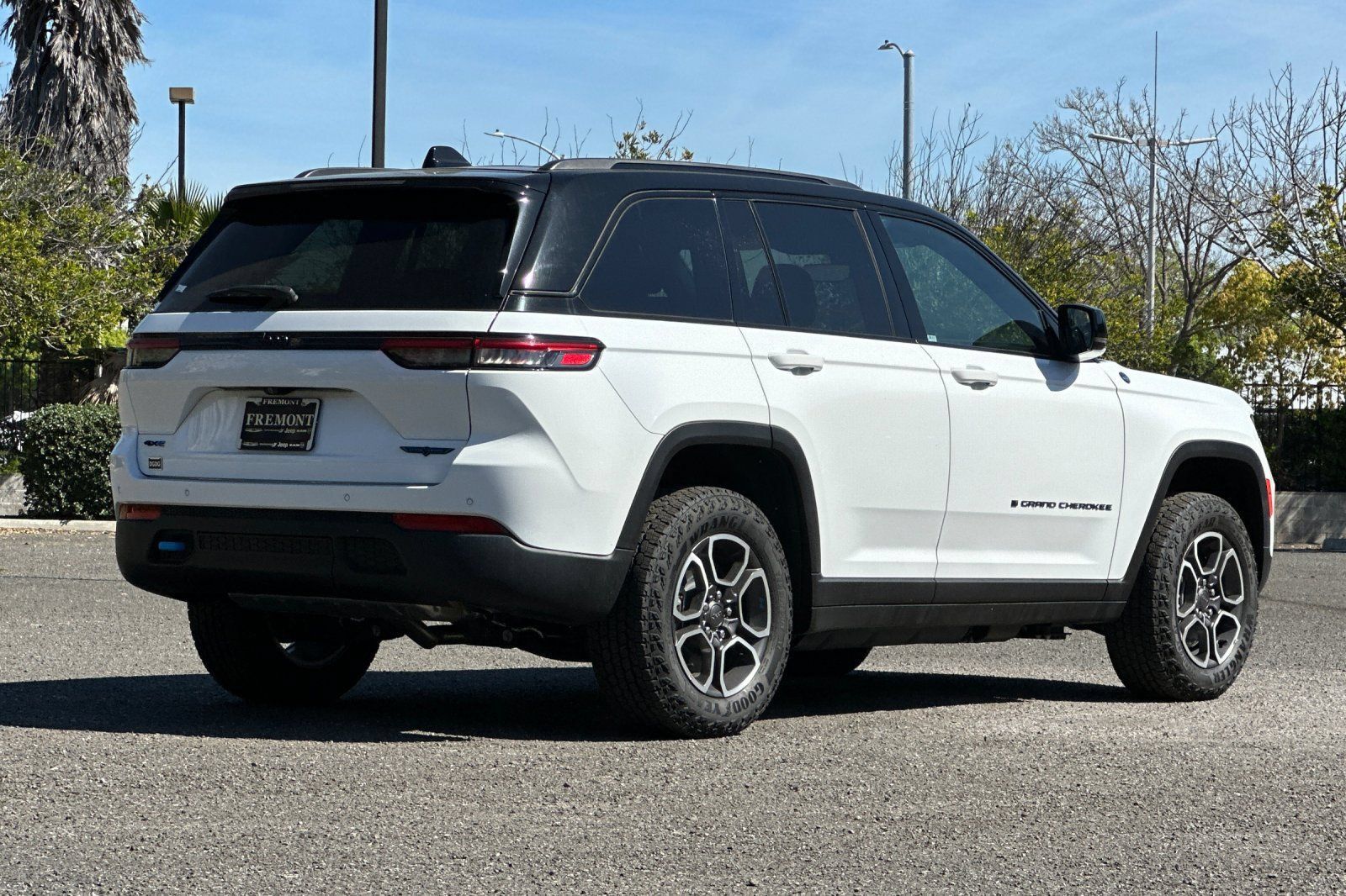 New 2023 Jeep Grand Cherokee Trailhawk AWD/4WD image 3