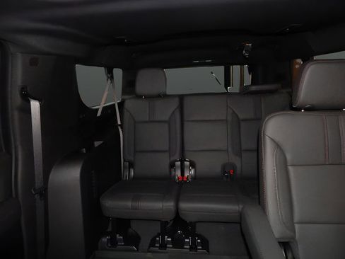 Used 2026 Chevrolet Suburban RST w/ Comfort Package AWD/4WD image 18