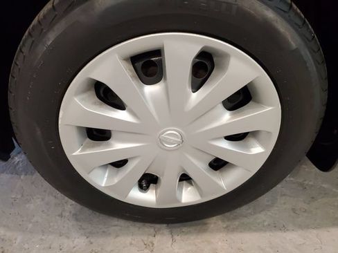 Used 2016 Nissan Versa SV w/ SV Tech Package FWD image 28