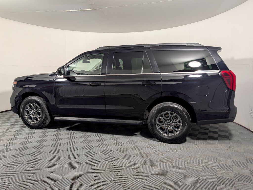 Certified 2025 Ford Expedition Active RWD image 5