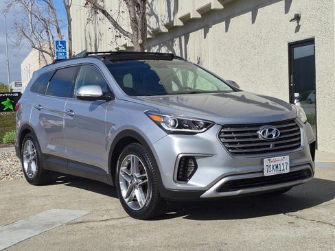 Used 2017 Hyundai Santa Fe FWD image 2