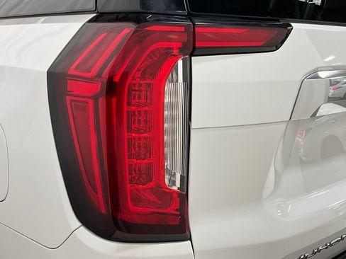 Used 2021 GMC Yukon XL Denali w/ Denali Premium Package AWD/4WD image 30