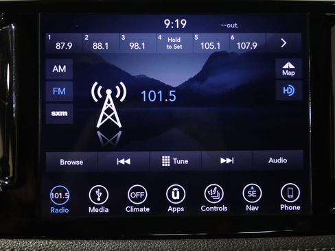 Used 2018 Chrysler Pacifica Limited FWD image 46