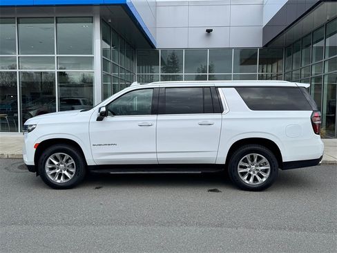 Used 2023 Chevrolet Suburban Premier image 2