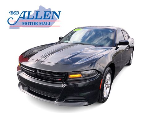 Used 2019 Dodge Charger SXT image 1