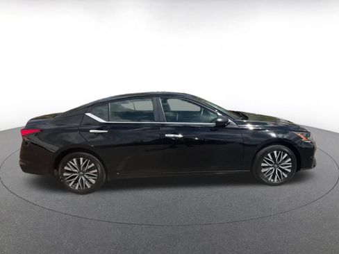 Used 2025 Nissan Altima 2.5 SV image 16