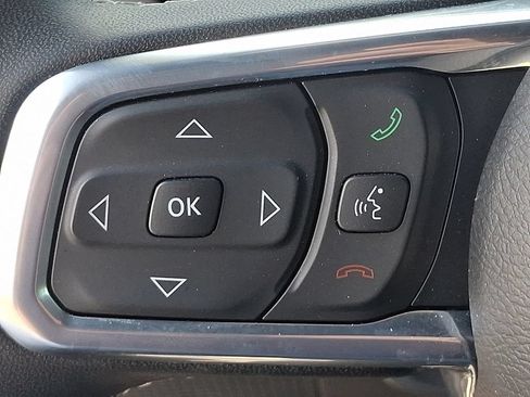 Used 2025 Jeep Wrangler Unlimited Sahara w/ Safety Group AWD/4WD image 21
