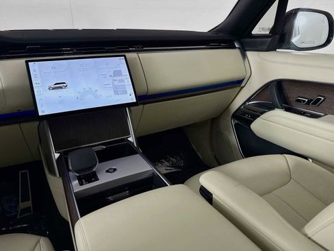 Used 2025 Land Rover Range Rover SE image 22