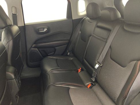 Used 2018 Jeep Compass Trailhawk w/ Navigation Group AWD/4WD image 18