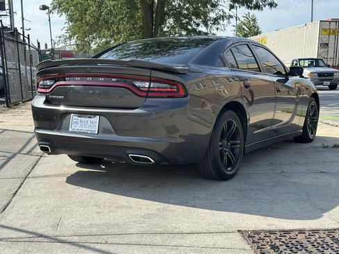 Used 2019 Dodge Charger SXT w/ Leather Interior Group RWD image 5