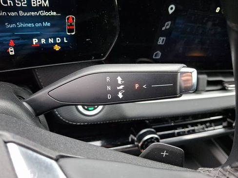 Used 2025 Chevrolet Equinox LT FWD image 13