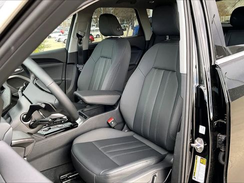 Used 2025 Audi Q5 Premium w/ Convenience Package image 8