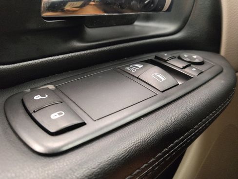 Used 2016 Dodge Grand Caravan American Value Package w/ UConnect Hands-Free Group FWD image 27